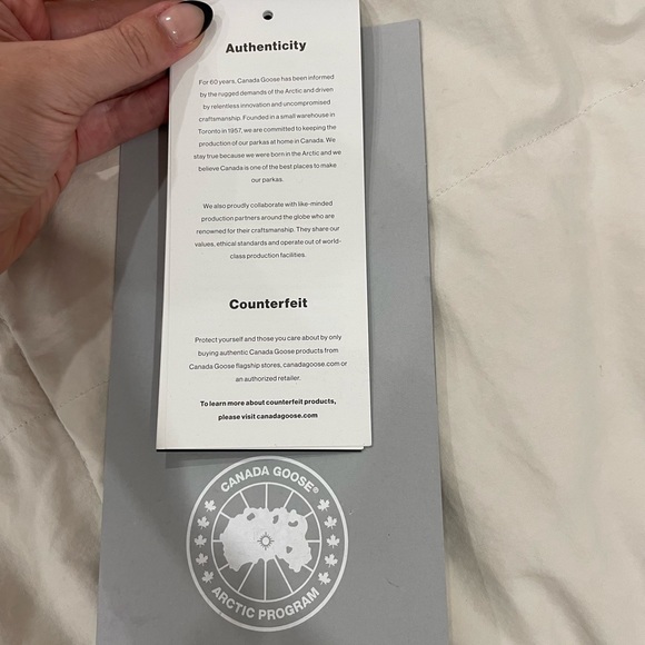 Canada Goose Women’s Parka Jacket - Picture 5 of 5